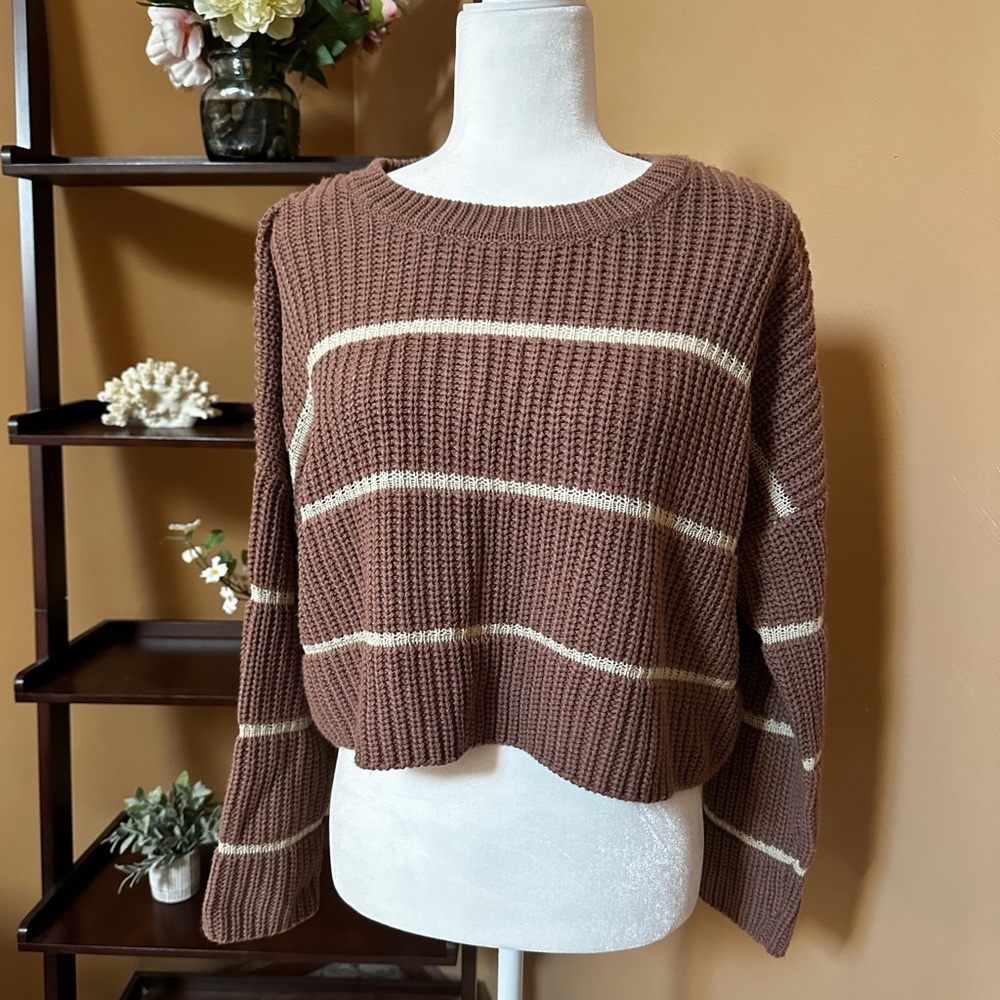 Moon & Madison cropped mauve and white ribbed sweater